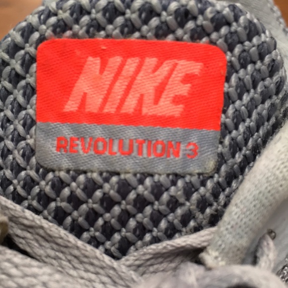 Nike unisex 9.5 Gray w/ orange swish. Previously worn but lots@lots of wear left - Picture 5 of 6